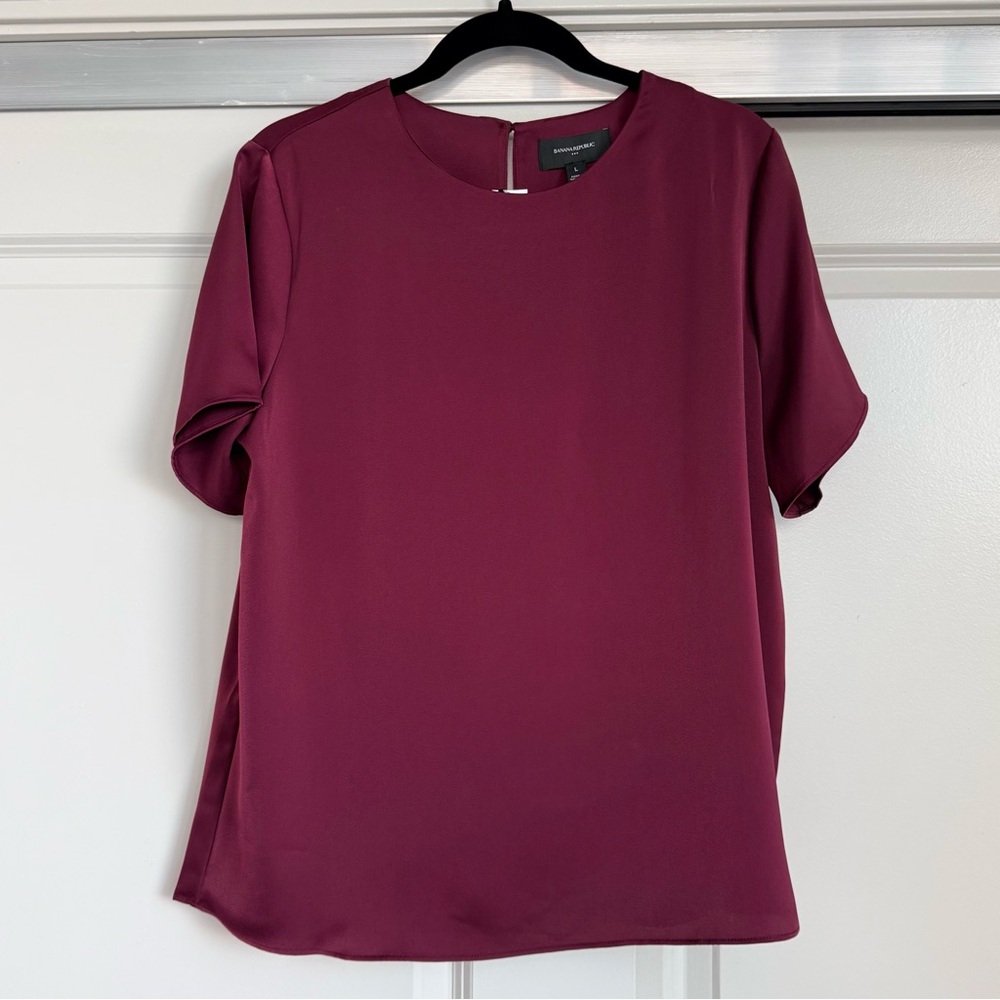 Banana Republic burgundy classic crew-neck T-shirt